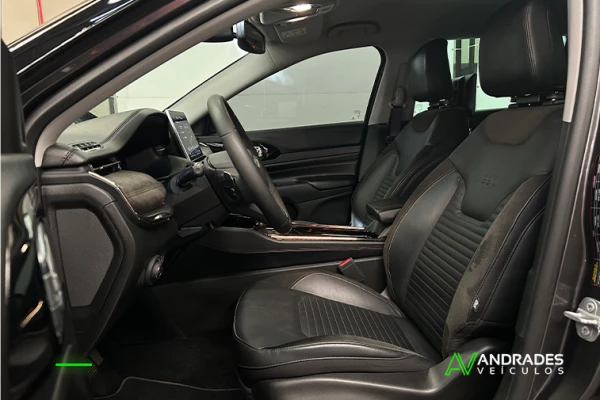 Foto 3: JEEP COMMANDER LIMITED TD380 TURBO 2.0 4X4 DIESEL AUT COMPLETO Foto 3: JEEP COMMANDER LIMITED TD380 TURBO 2.0 4X4 DIESEL AUT COMPLETO