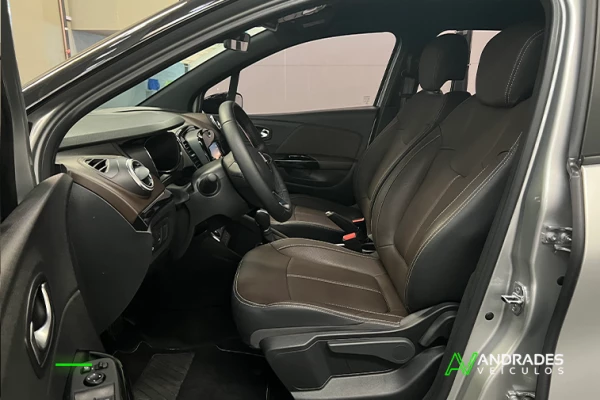 Foto 3: captur iconic 1.3 automatico completo 2023  Foto 3: captur iconic 1.3 automatico completo 2023